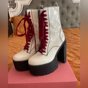 Icy Low Nancy Boots Size 8